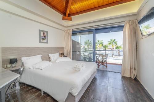 Ianos Hotel - image 8