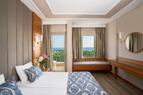 Royal Atlantis Beach