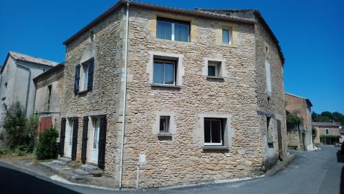 Grande maison de ville avec cheminée et loggia - Location saisonnière - Lacapelle-Biron