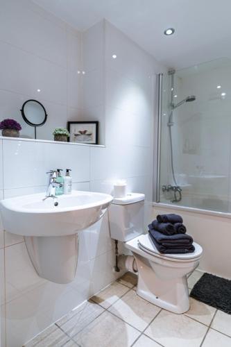 The Lusso Suite - 2BR - A 5* Escape Like No Other, Glasgow (Foto 10)