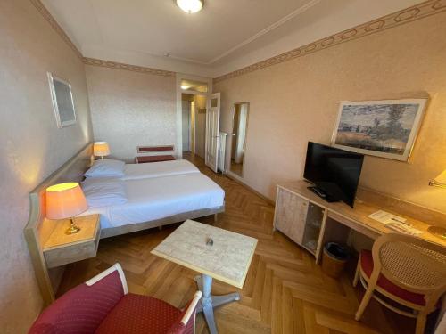 Double Room with Mountain View