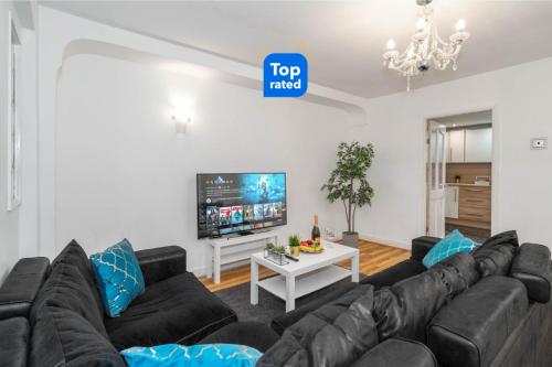 HAUS Large 6 Bedroom Townhouse, Off street Parking x 3 , Super Fast WIFI, Sleeps 13! TOP RATED gîte à louer Small Heath