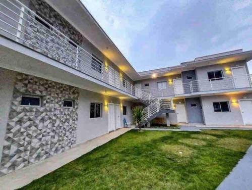 Apto terreo com piscina, quintal e churrasqueira