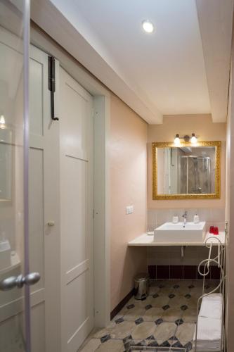 Relais Santa Croce - image 7