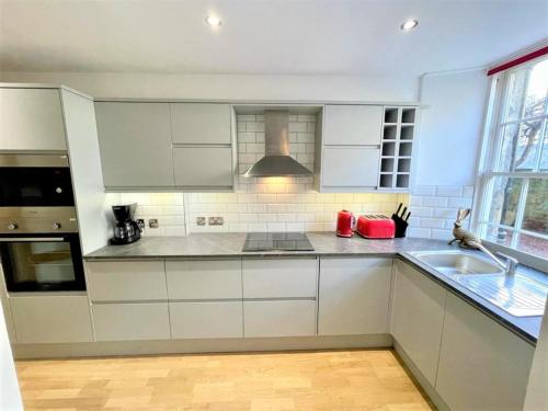 Elite 3 Bed New Town Apt with Private Walled Garden, Эдинбург (фото 5)