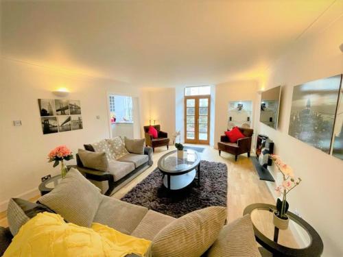 Elite 3 Bed New Town Apt with Private Walled Garden, Эдинбург (фото 3)