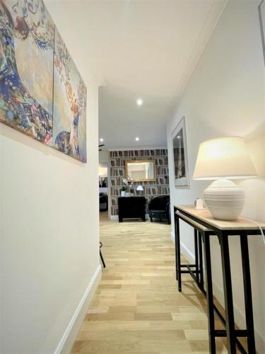 Facilities, Elite 3 Bed New Town Apt with Private Walled Garden in Stockbridge