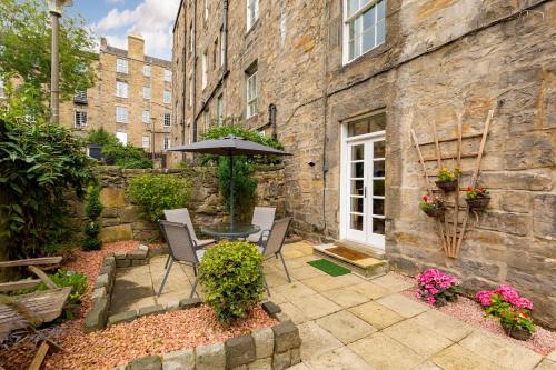 Facilities, Elite 3 Bed New Town Apt with Private Walled Garden in Stockbridge