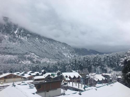 UpClimb Longstay for bus or taxi only guests in Manali