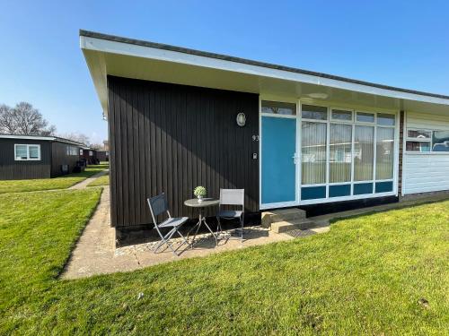 Broadside Holiday Chalet near Broads & Beaches-Pets go free