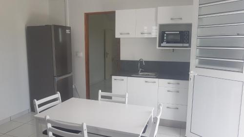 T2 en résidence chez l'habitant (T2 en residence chez l'habitant) in Ducos