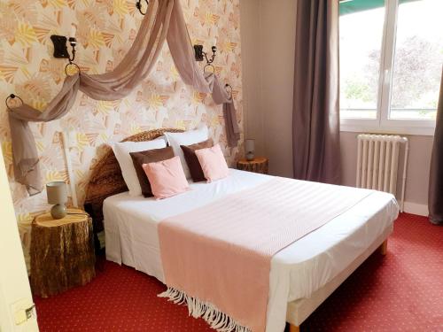 Logis Hôtel Saint Cyr