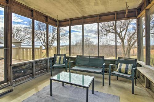 Milford Lake Vacation Rental: Walk to Beach! in Milford (KS)