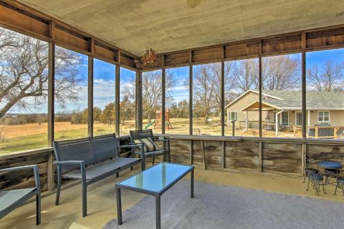 Milford Lake Vacation Rental: Walk to Beach! in Milford (KS)
