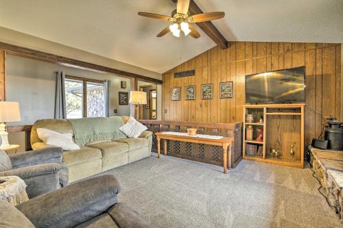 Milford Lake Vacation Rental: Walk to Beach! in Milford (KS)