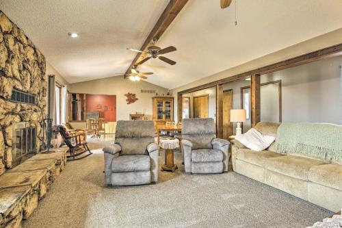 Milford Lake Vacation Rental: Walk to Beach! in Milford (KS)