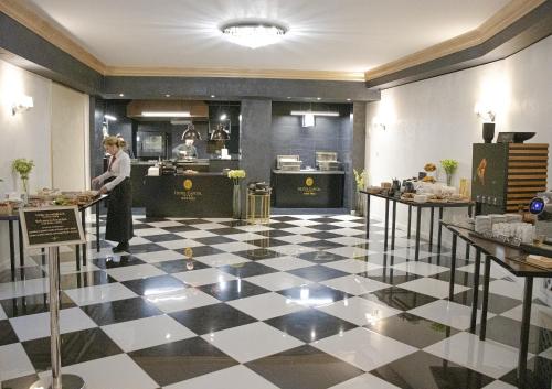 Hotel Capital with private wellness - image 3