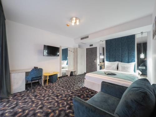 King Room with Spa Bath image 1