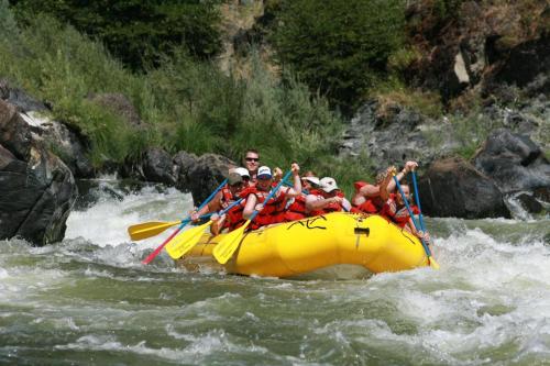 Pensiunea Valea Șușiței, Ciubar, Sauna, ATV, Safari, Offroad Jeep, Ghid Turistic Climbing, Rafting, Safari, Paragliding