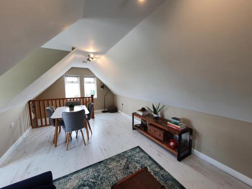 Beautiful 2 bedroom guest house with private pool in Lacock, Wiltshire