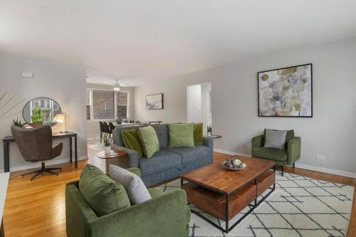 Homey and Spacious 3-Bedroom Apartment - Paulina 1S - Chicago