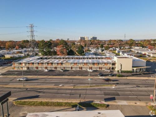 Tampilan eksterior, James River Inn & Suites in Newport News (VA)