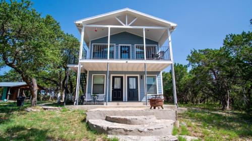 Serene Shores on Medina lake - Bandera