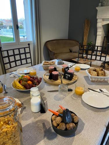 Le Patio, chambres d hôtes pour adultes en Camargue, possibilité de naturisme à la piscine,