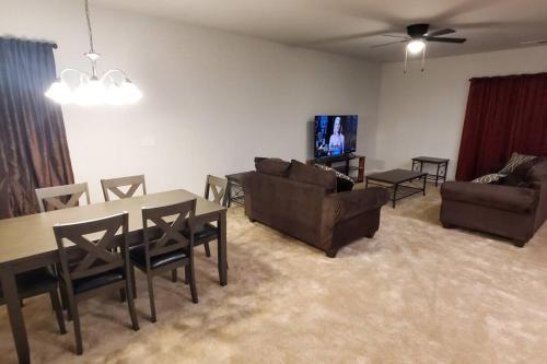 New 3 Bedroom Home w/ tons of amenities & parking. in McDonough, USA