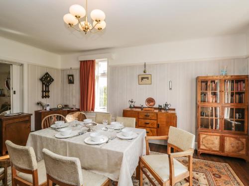 Wroxton House - image 13