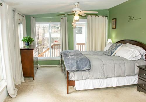 Pet Friendly! BY UCCS,Hike, A/C, Grill & Firepit in Colorado Springs, USA