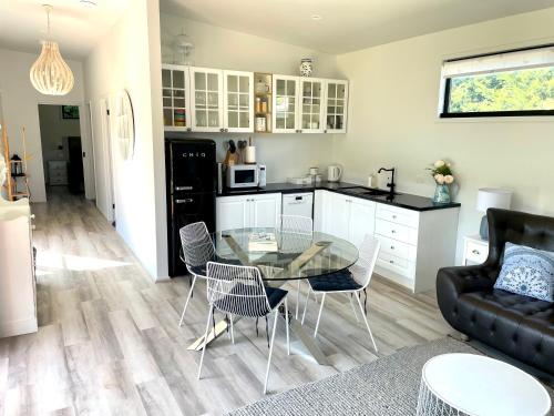 Kitchen, Farm Stay POPLAR Cottage at Wilindi Estate in Hastings / Tyabb