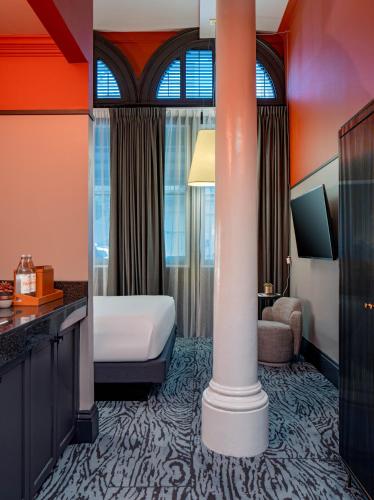 King Room image 2