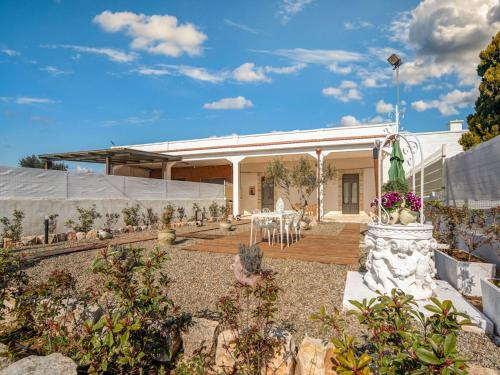 Simplistic holiday home in Ostuni with bubble bath gîte à louer Arco de Constantino