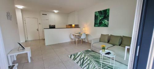 Central Brand New Apartment With Private Parking