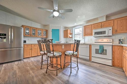Updated Lakeland Home and Fire Pit on 10 Acres! in Lakeland, USA
