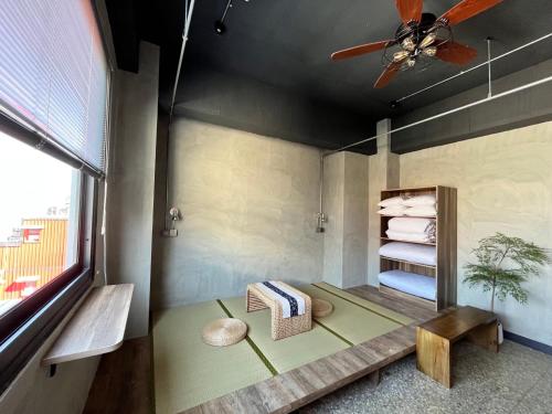 Japanese-Style Twin Room image 9
