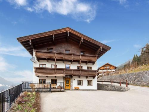  Holiday Home in Zillertal near Ski Slopes in Großhartberg