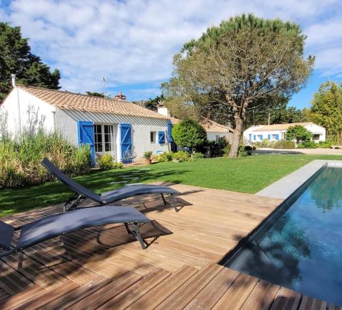 Le Marais Bleu, charmante maison avec piscine, au cœur des marais gîte à louer Villa Secret Salé