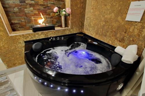 Hot tub, Suite Paradise near Arcibasilica di San Giovanni in Laterano