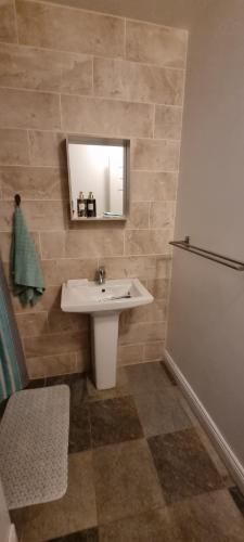Bathroom, Spacious Curragh 2-bed apartment with own entrance in Kilcullen