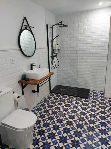 Vintage duplex with jacuzzi - Tap to explore photos