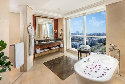 room detail thumbnail 2