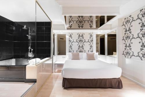 Suite, deluxe, spa bathtub