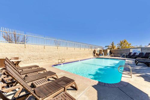 Comfort Inn & Suites Lancaster Antelope Valley