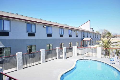 Super 8 by Wyndham New Braunfels I-35 in New Braunfels, USA