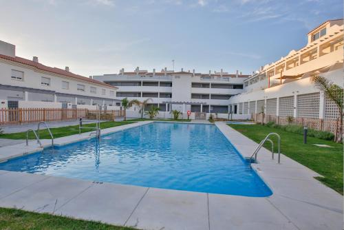 สระว่ายน้ำ, Laduna Tarifa Penthouse / seaview & pool in เปโโร บาเลียนเต