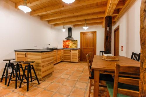 virtuve, Izarrate in Maestu
