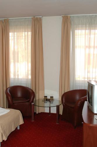 3 twin beds