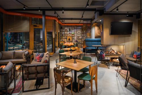 Restaurant, Hotel COTA1110 in Borovets